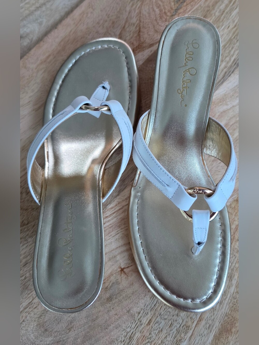 EUC Lilly Pulitzer White & Gold McKim Thong Sandals Size 8.5